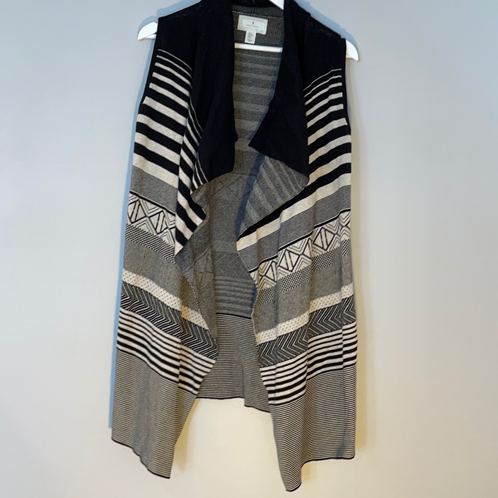 New long slouchy knit vest size medium